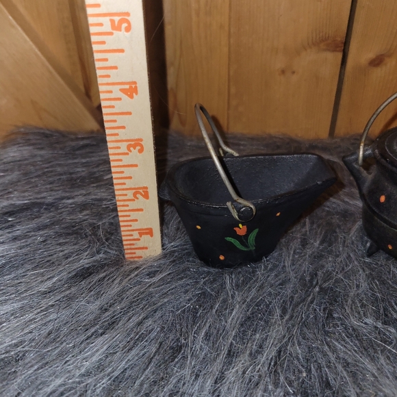 Set of 2 vintage mini cast iron cauldron and coal bucket - Picture 2 of 11